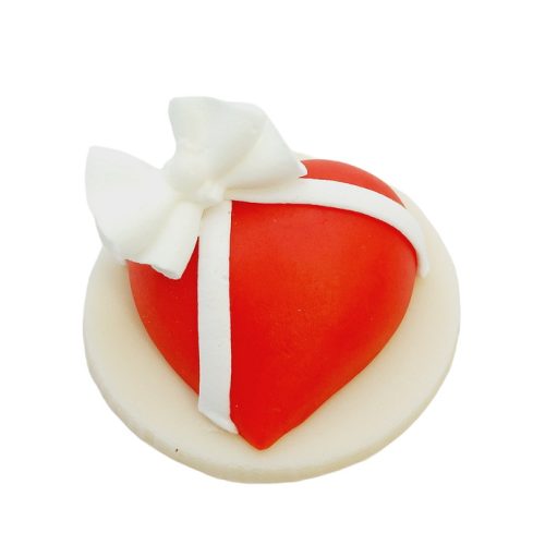 Small Figure with Bow Heart 25 g